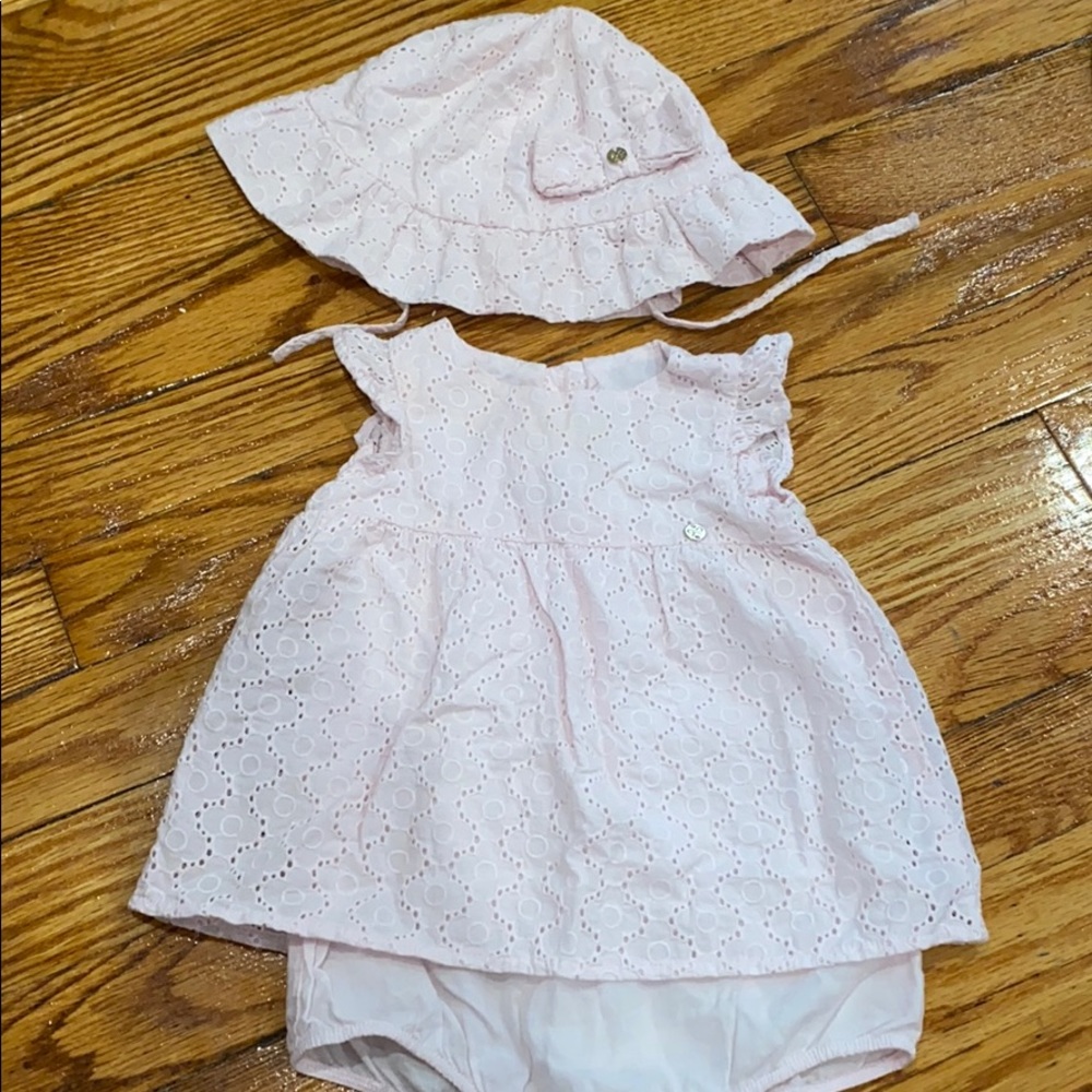 Lily Gaufrette onesie +sun hat